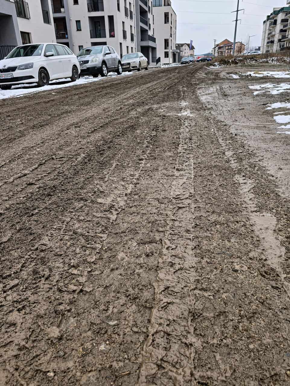 Probabil cea mai mocirloasă stradă din Sibiu. Locatarii de pe Coralului, la capătul răbdării (video, foto)