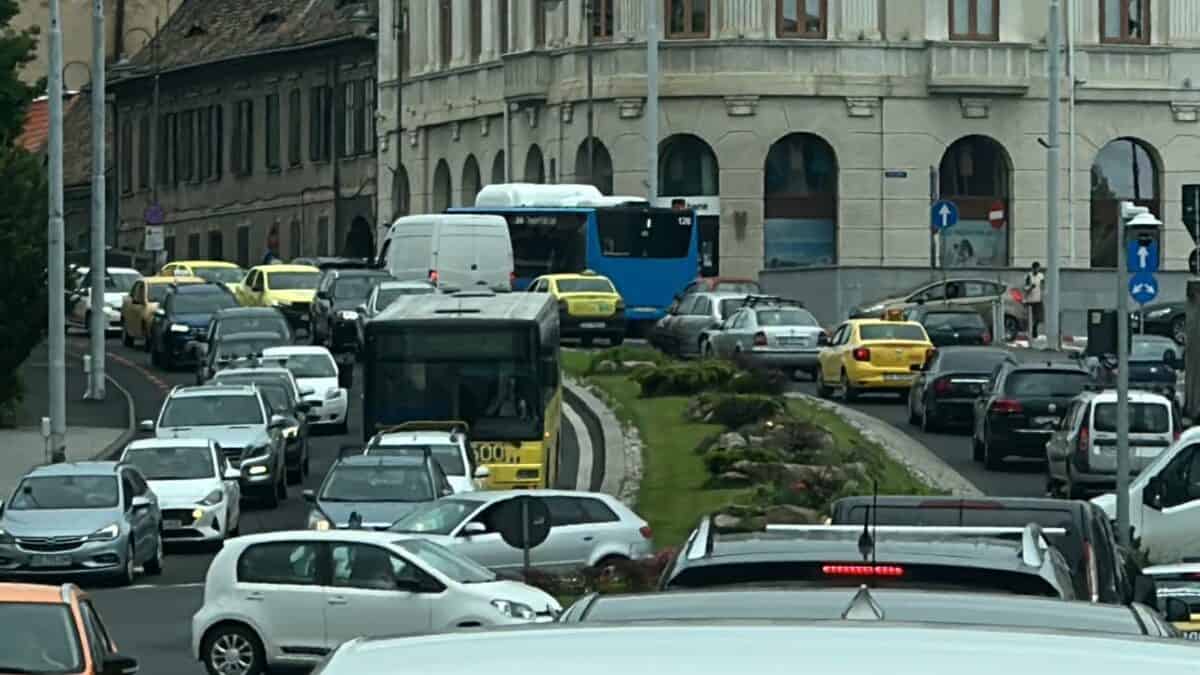 Impozit mai mare pentru autoturismele care poluează. Poate ajunge și la 2.000 de lei pe an