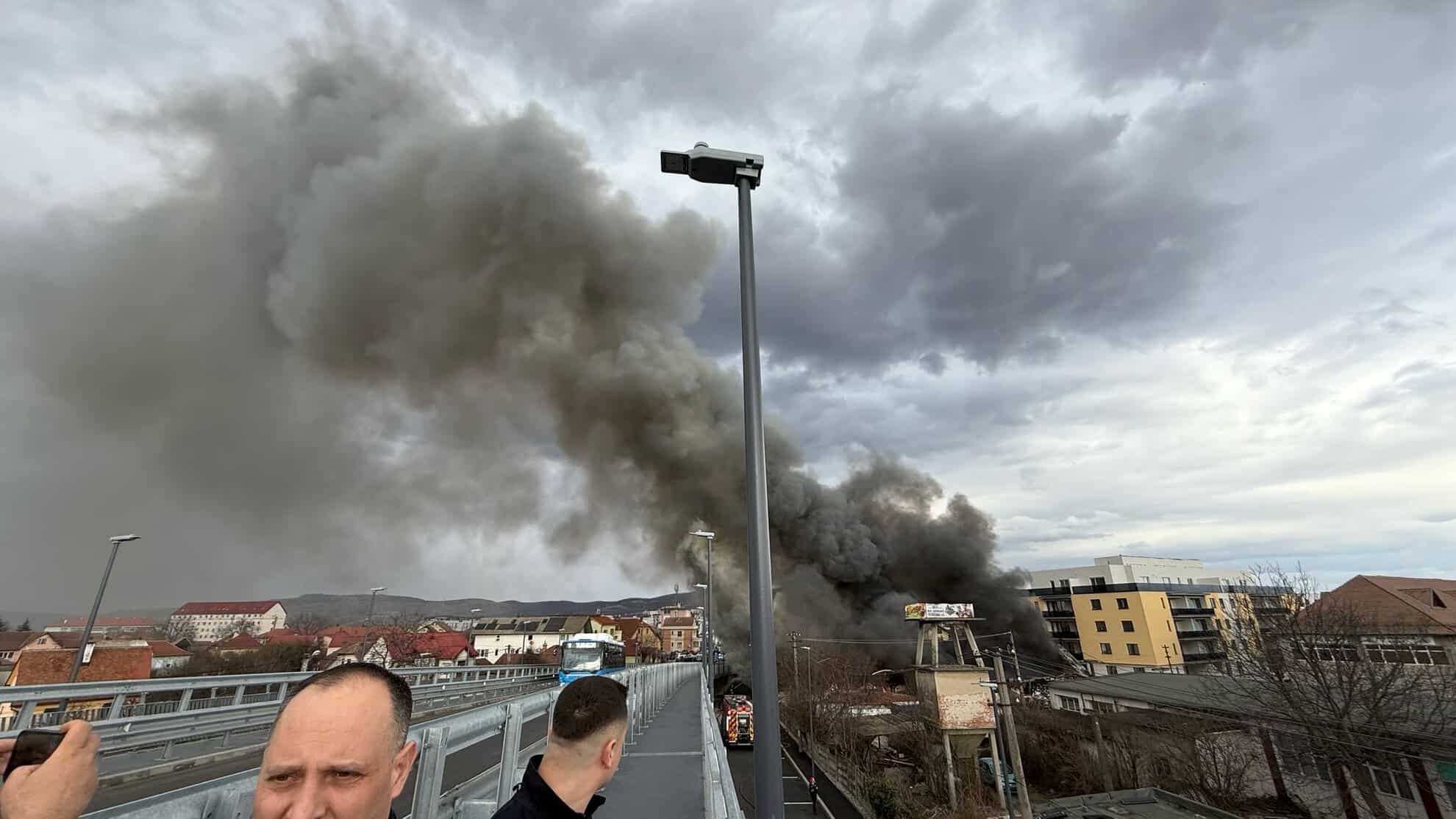 Imaginile incendiului dramatic de vineri din Sibiu