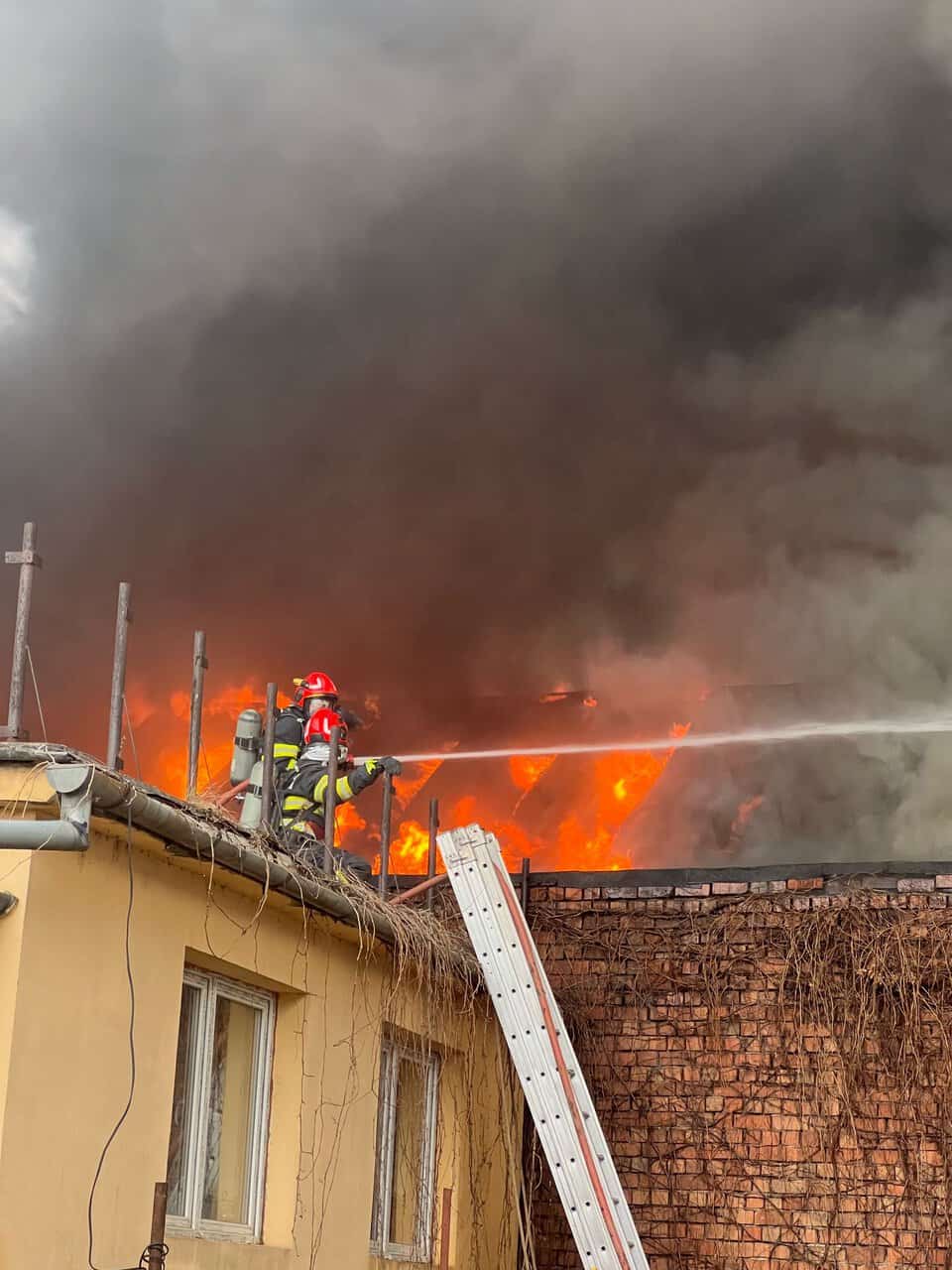 Imaginile incendiului dramatic de vineri din Sibiu