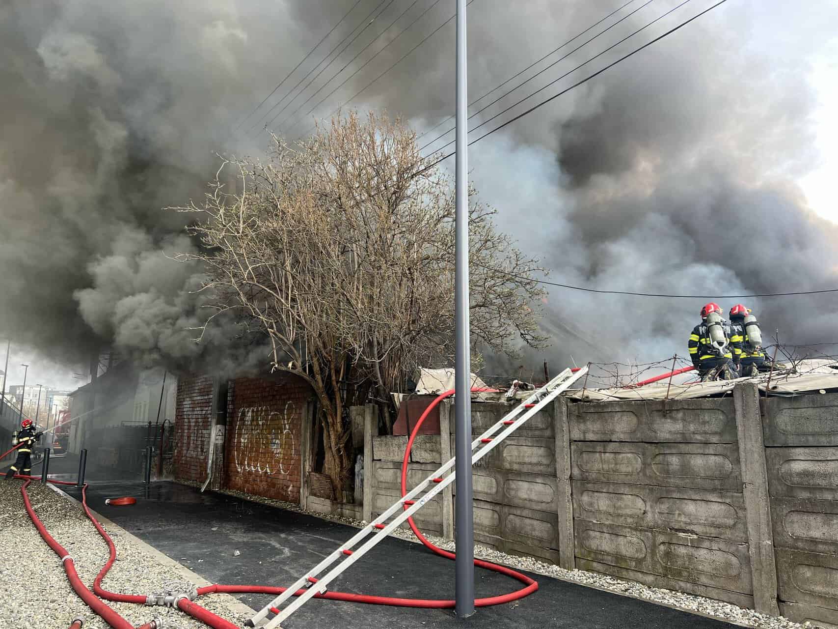 Imaginile incendiului dramatic de vineri din Sibiu