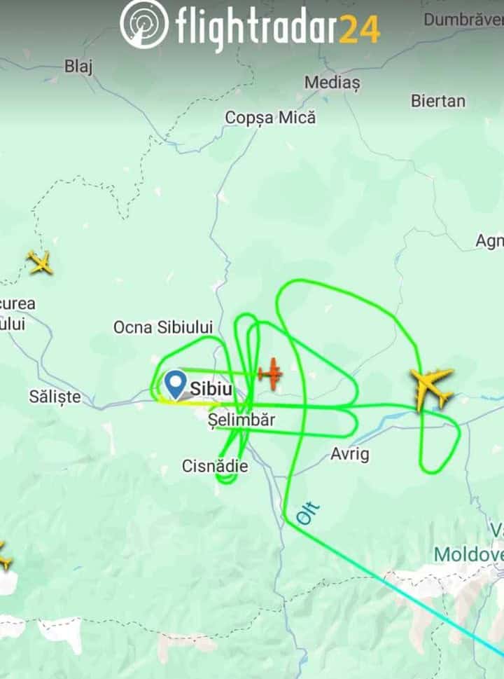 Un avion mic și zgomotos survolează Sibiul. Aeroportul transmite să nu ne panicăm