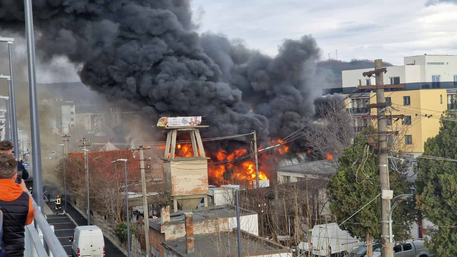 Imaginile incendiului dramatic de vineri din Sibiu