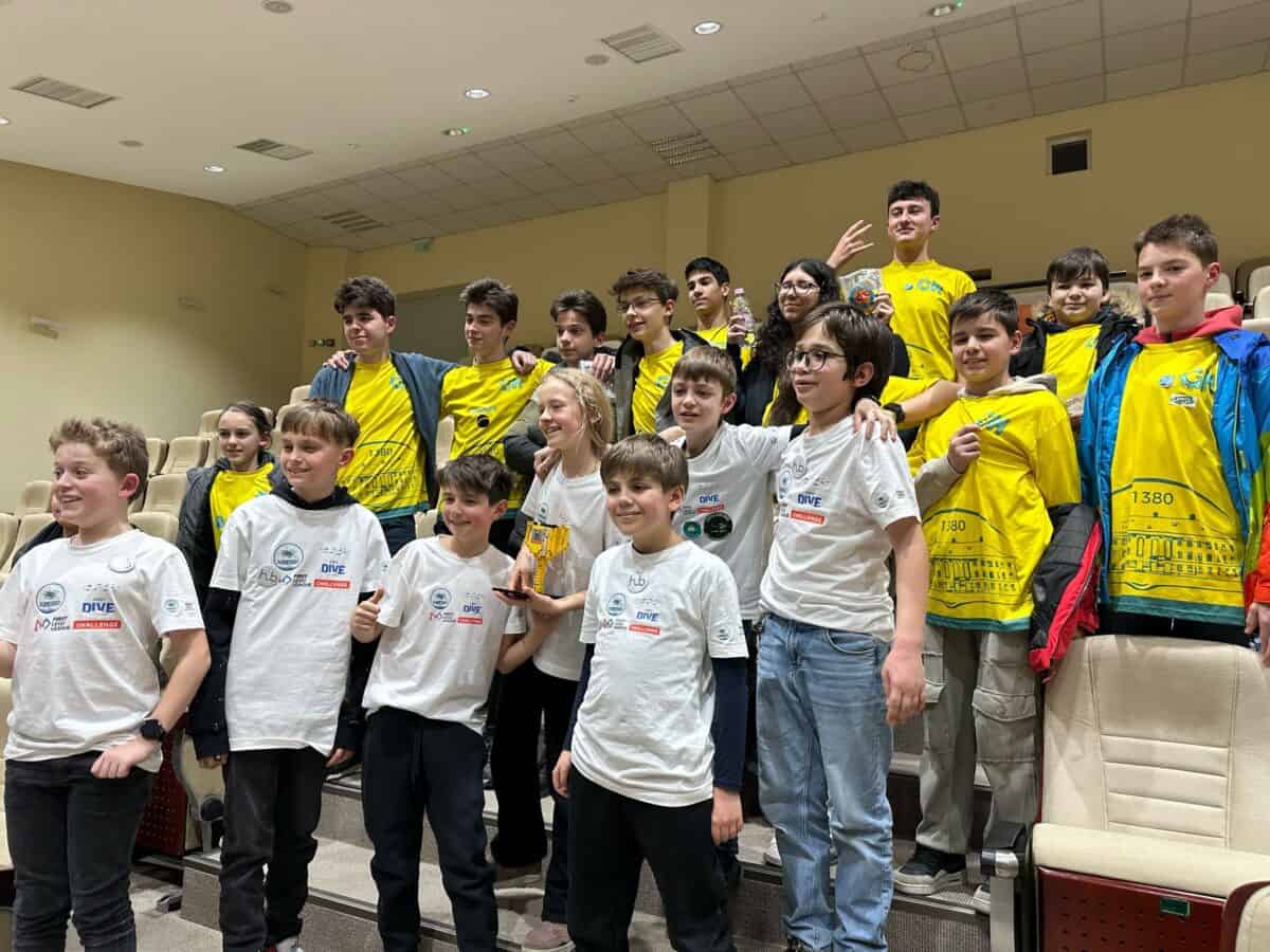 Sibienii de la “Gear Maniacs jr.” premianți la First Lego League. Copiii de la “Bruk” s-au calificat în finala pe țară