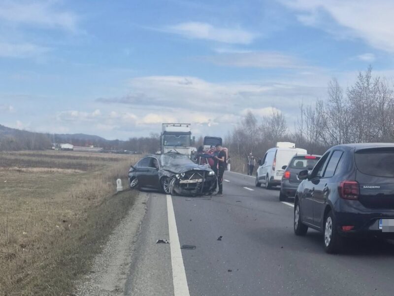 Accident grav pe DN1 la Porumbacu de Jos. Un tânăr de 20 de ani rănit