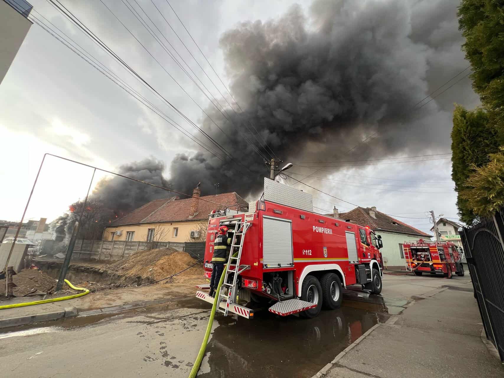 Imaginile incendiului dramatic de vineri din Sibiu