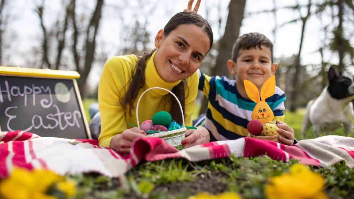 Ghirlande, coșulețe și ornamente: Cele mai frumoase decorațiuni pentru Paște