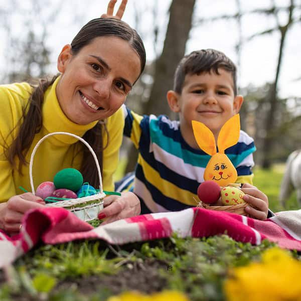 Ghirlande, coșulețe și ornamente: Cele mai frumoase decorațiuni pentru Paște