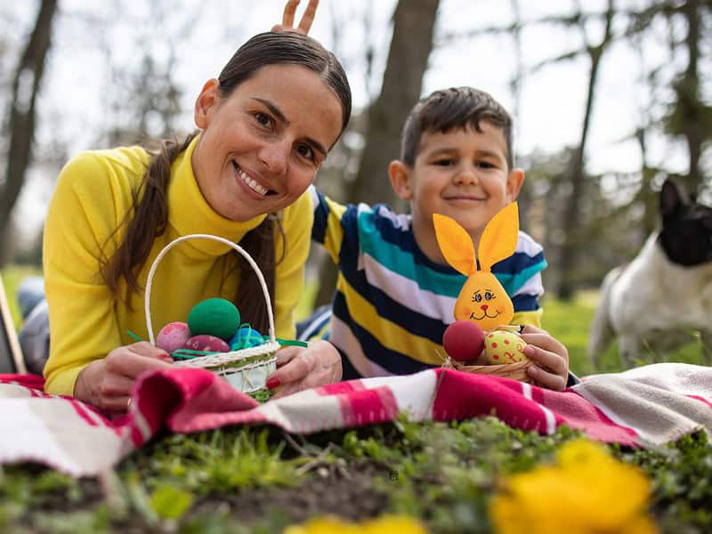 Ghirlande, coșulețe și ornamente: Cele mai frumoase decorațiuni pentru Paște