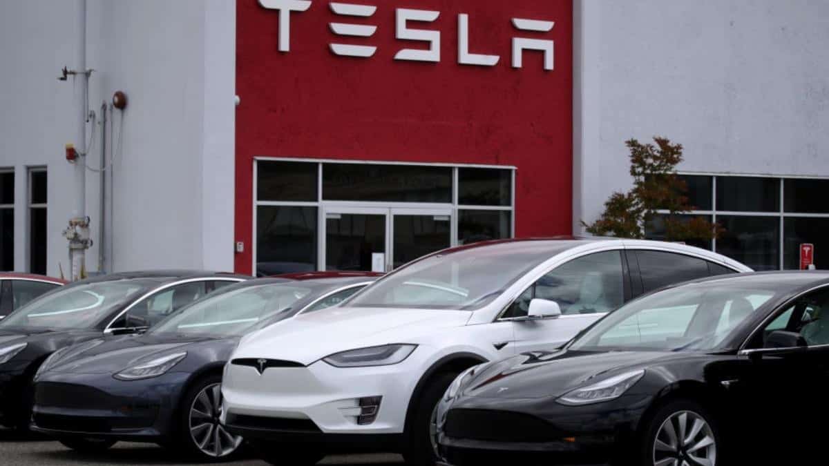 Vânzările Tesla s-au dus în cap în Germania din cauza implicării lui Elon Musk în alegeri