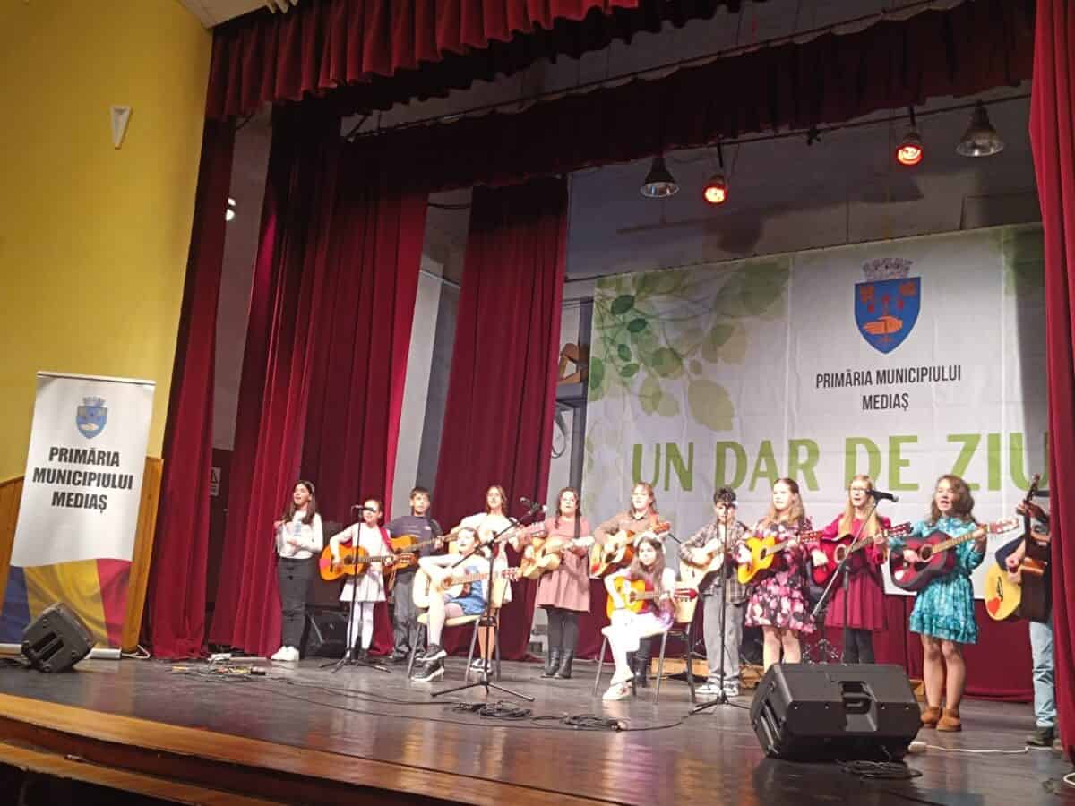 Tineri talentați din municipiul Mediaș au concertat pe scena Sălii Traube (foto)